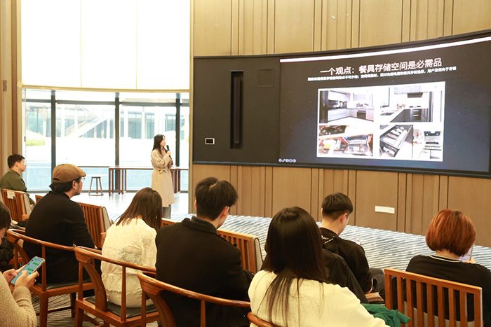 智慧厨房迎来新变革,哨兵灶与智慧碗柜重新定义厨房体验(图2) https://upload.cheaa.com/2026/0116/1768541434182