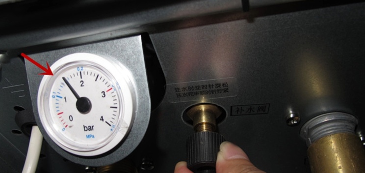 燃气壁挂炉暖气片补水方法详解 操作步骤及注意事项