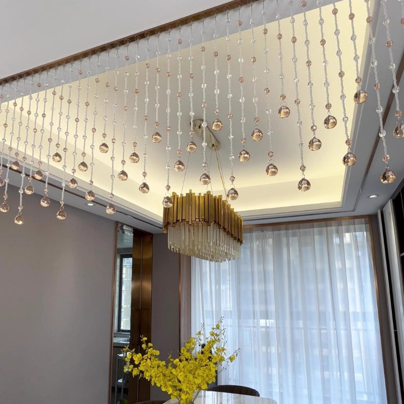 简约不简单！水晶帘极简美学指南，让家居隔断自带高级感(图1)